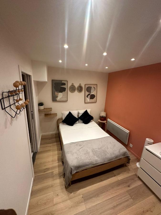 Modern And Warm Fully Renovated Split Level Apart Steps Away From The Grands Boulevard Apartment Paris Exterior photo