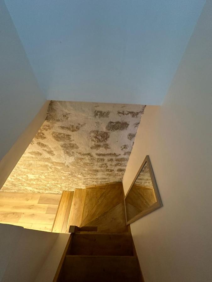 Modern And Warm Fully Renovated Split Level Apart Steps Away From The Grands Boulevard Apartment Paris Exterior photo